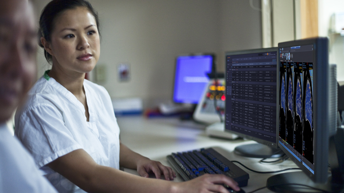 Cl&iacute;nico que accede a un estudio acelerado para comenzar a leer