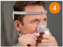 un hombre que llevaba una m&aacute;scara cpap